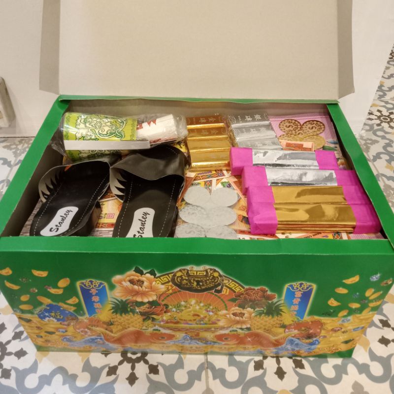 kotak persembahan dalam cheng beng untuk leluhur