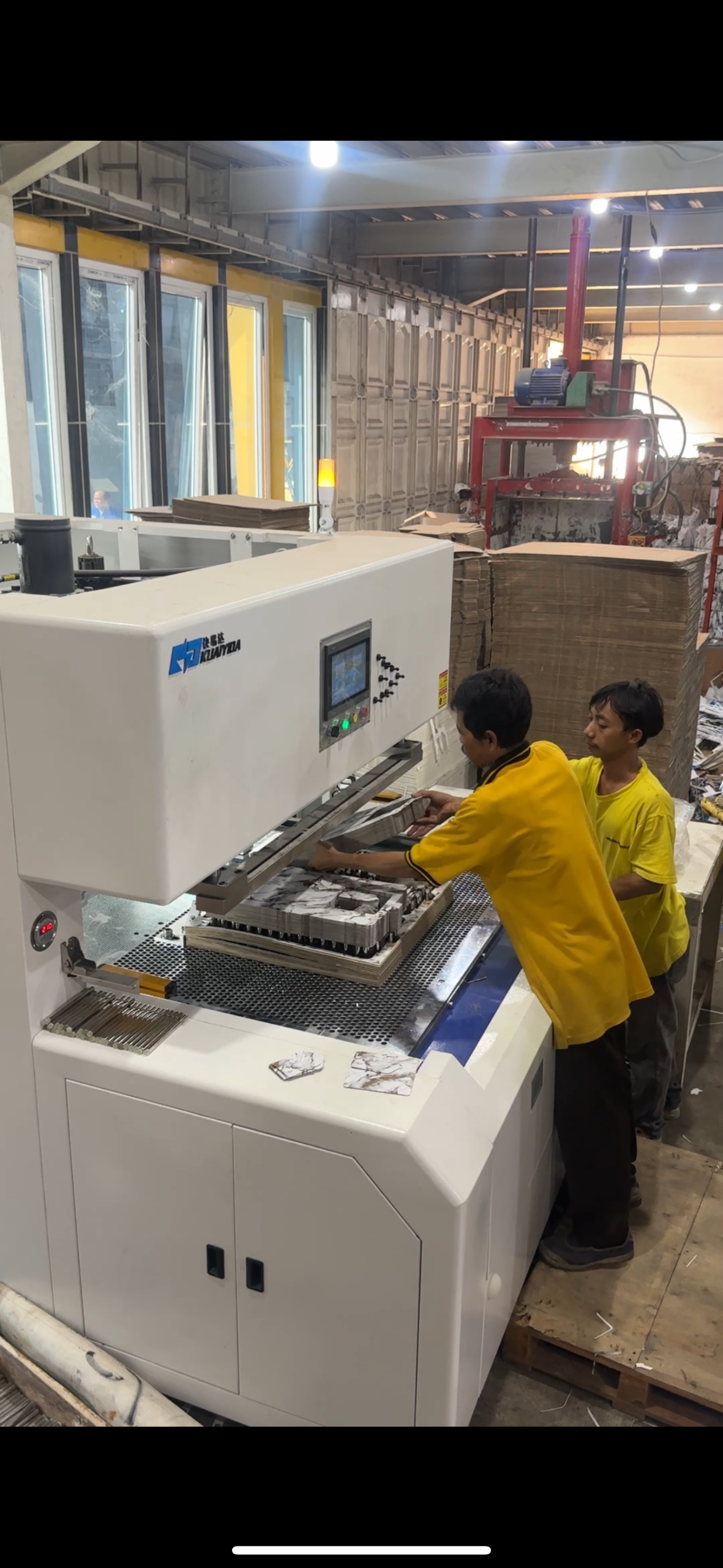 Proses produksi custom box packaging di Dikdo Kemasindo Jakarta
